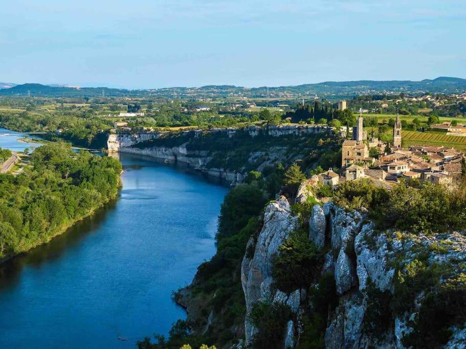 Appartement Neuf Avec Spa Saint-Martin-dʼArdèche Buitenkant foto